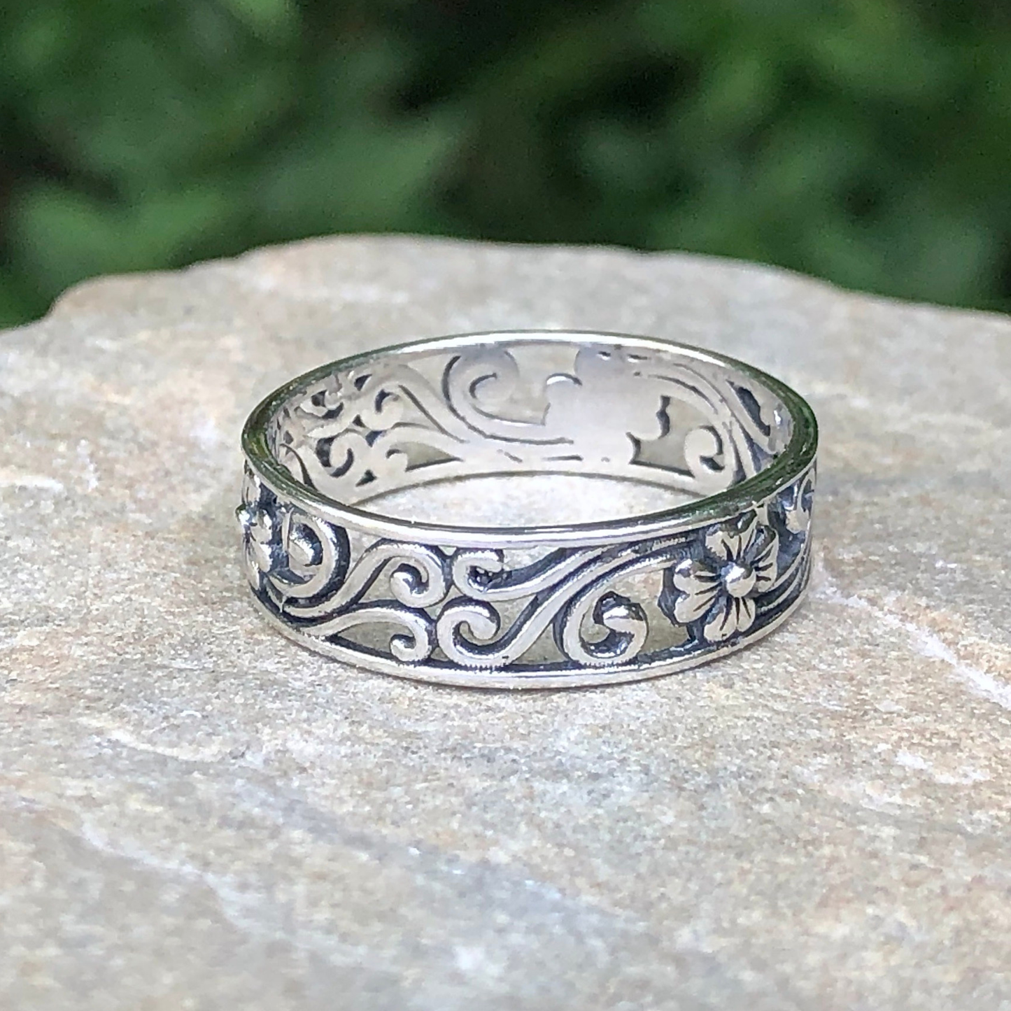 Silver Flower Filigree Band (Size 10)