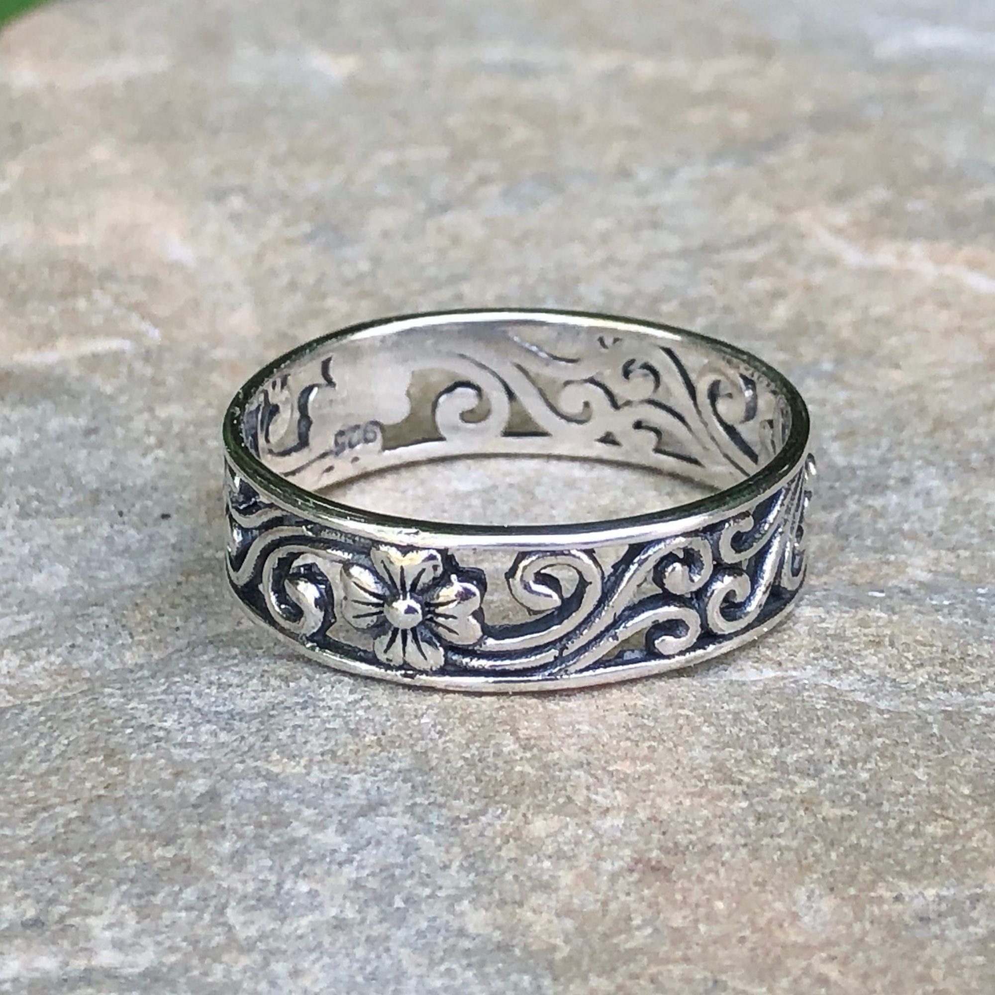 Silver Flower Filigree Band (Size 7)