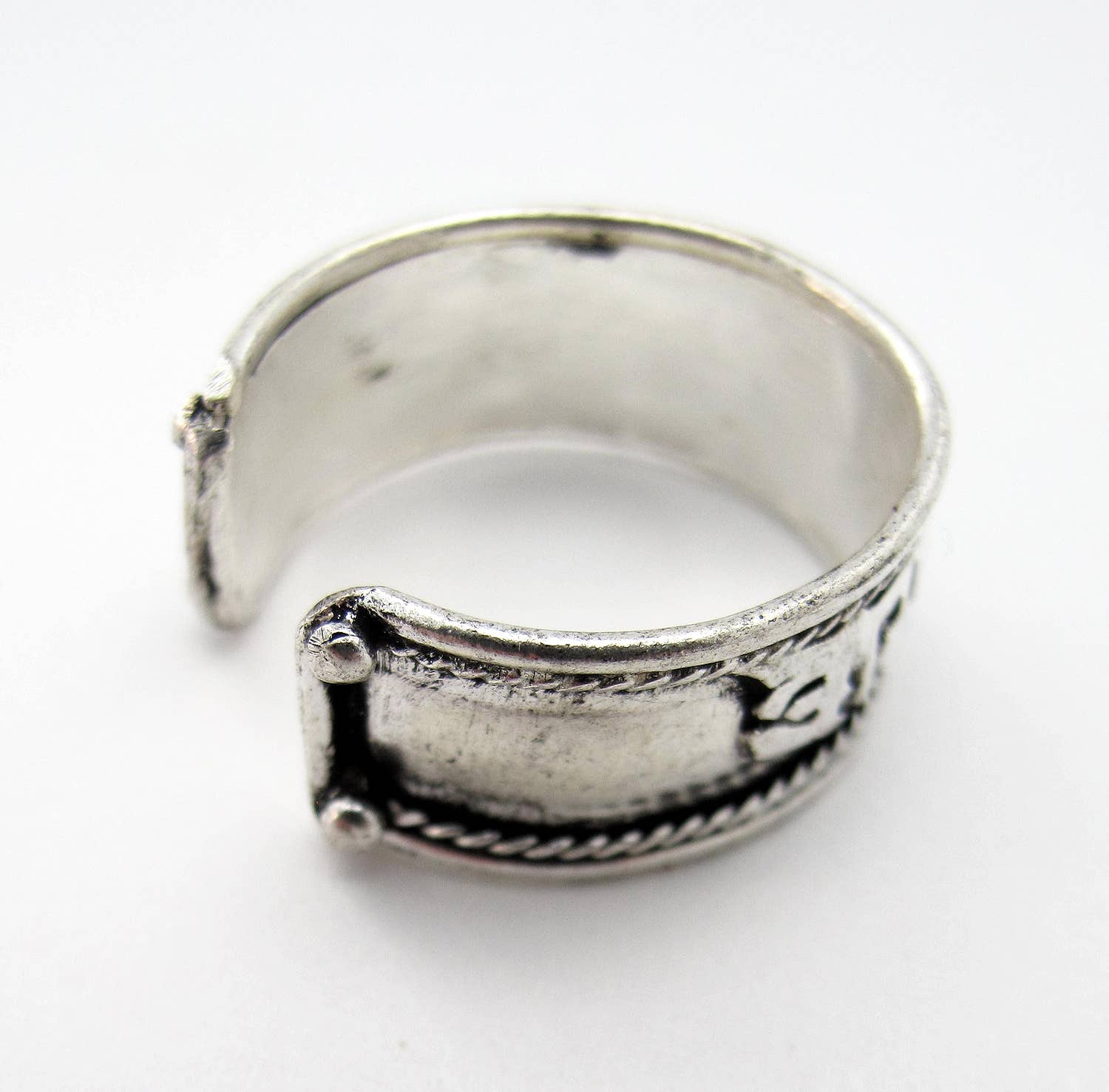 Mantra Cuff Ring - Om Mani Padme Hum (The Jewel in the Heart of the Lotus)
